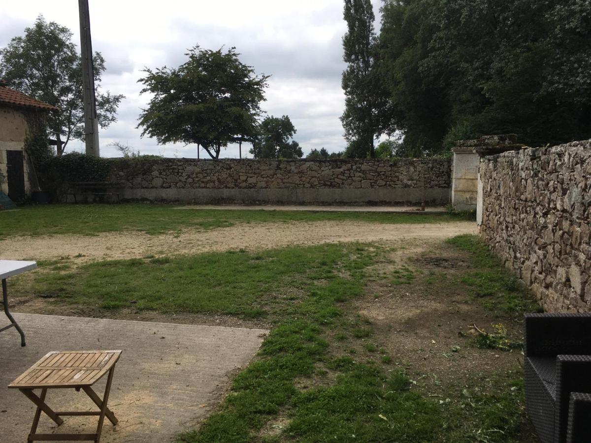 Ferme Gite Equestre En Charente Confolens Exterior photo