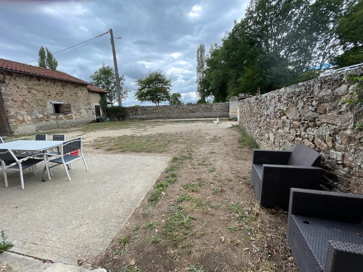 Ferme Gite Equestre En Charente Confolens Exterior photo